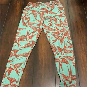 Teal lularoe leggings with red birds-one size
